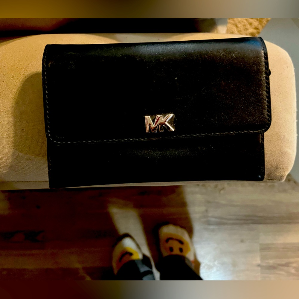 MK black leather wallet like new